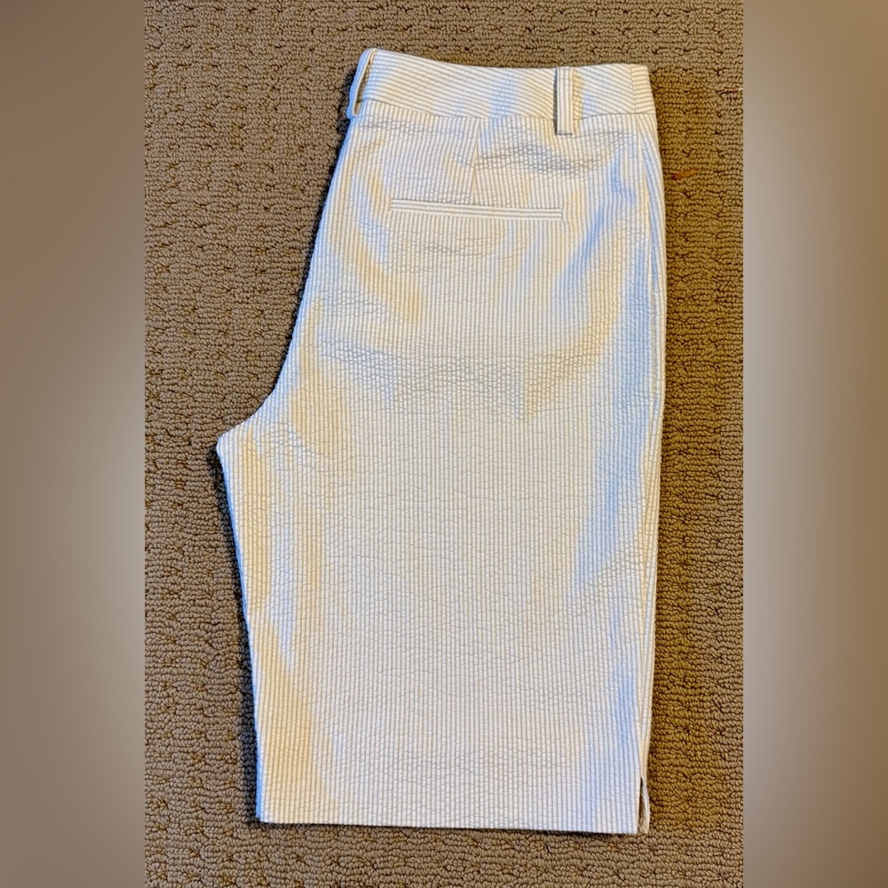 NWOT Women's Textured Seersucker 10” Bermuda Shorts  in yellow & white, Sz 8P